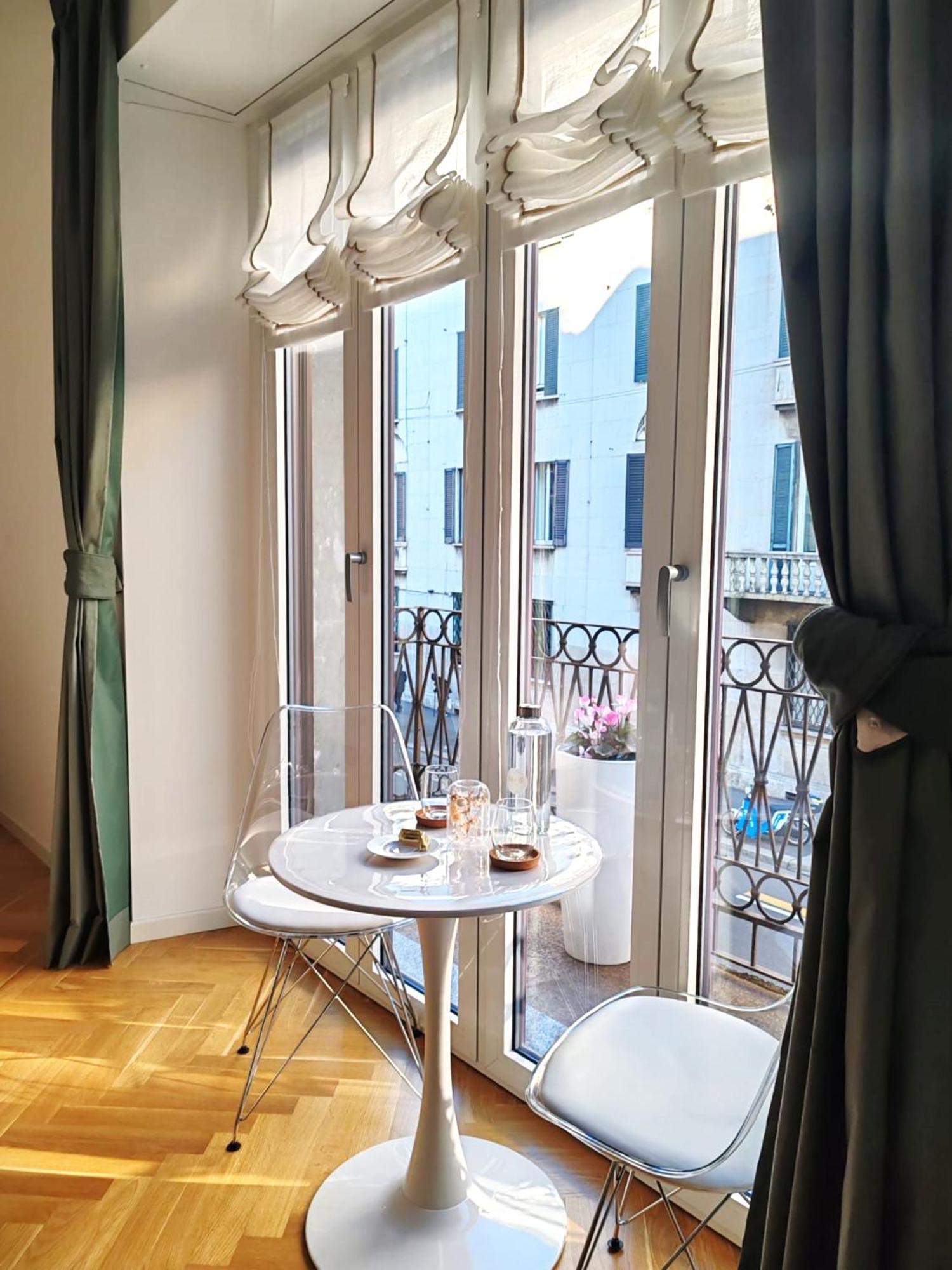 B And G San Babila- Luxury In The Heart Of Milano - Design District Hotel Exterior foto