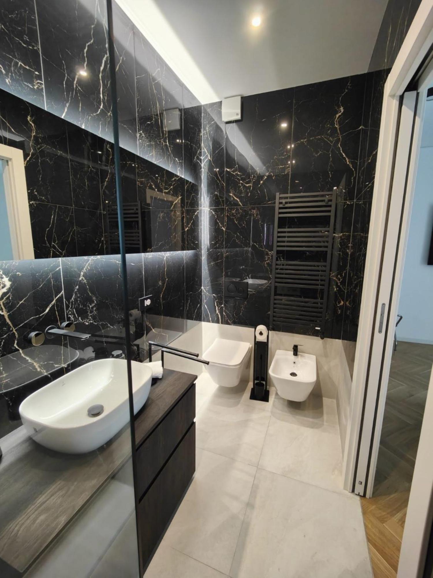 B And G San Babila- Luxury In The Heart Of Milano - Design District Hotel Exterior foto