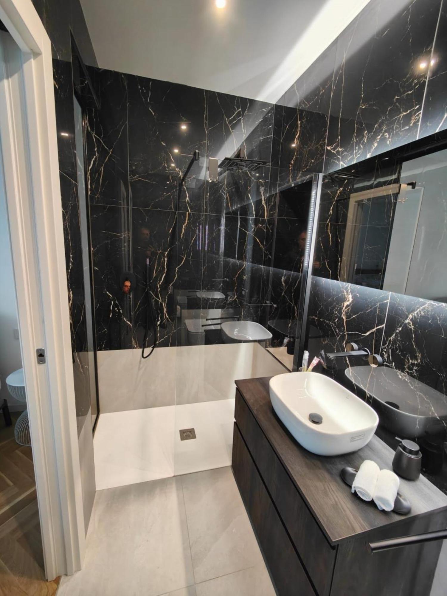 B And G San Babila- Luxury In The Heart Of Milano - Design District Hotel Exterior foto